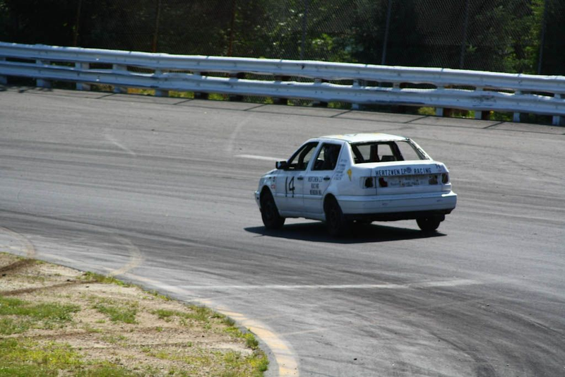 Illustration for article titled The 24 Hours Of LeMons New England 2009 Über Gallery, Part 1